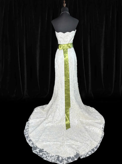 Zeitloses, ärmelloses, trägerloses Meerjungfrauen-Brautkleid aus weißer Spitze im Vintage-Stil der 1920er Jahre mit taillierter Passform AS027