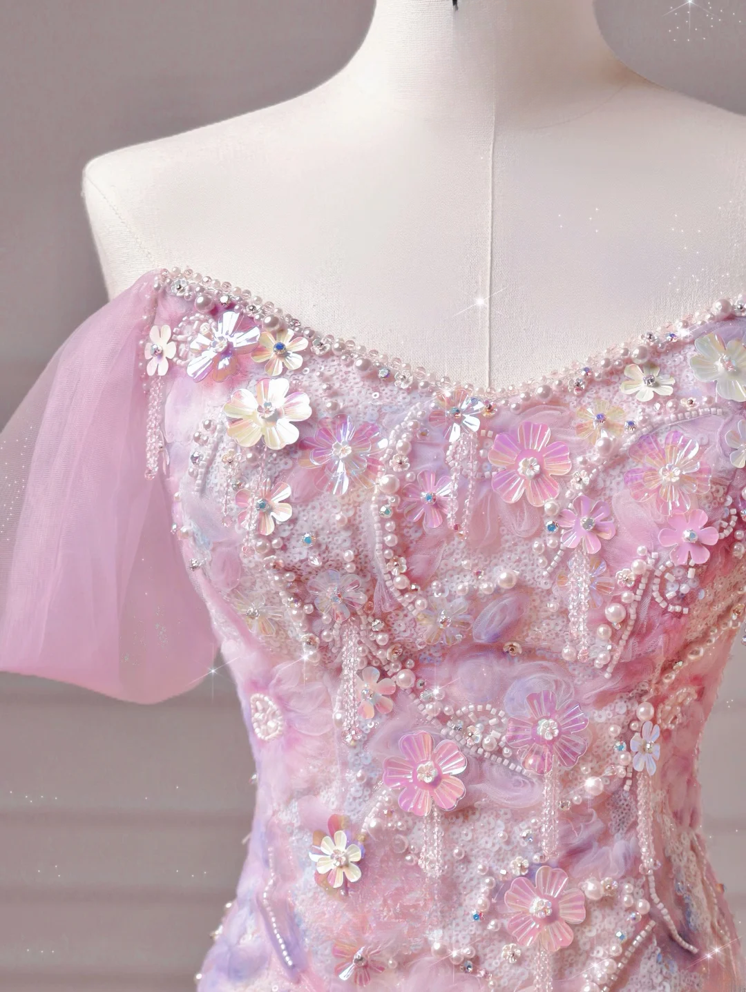 Robe de bal élégante et discrète, style sirène, décolleté cœur, rose à fleurs, corset, coupe ajustée, longue, élégante, idéale pour les adolescentes et les lycéennes (AQ027)