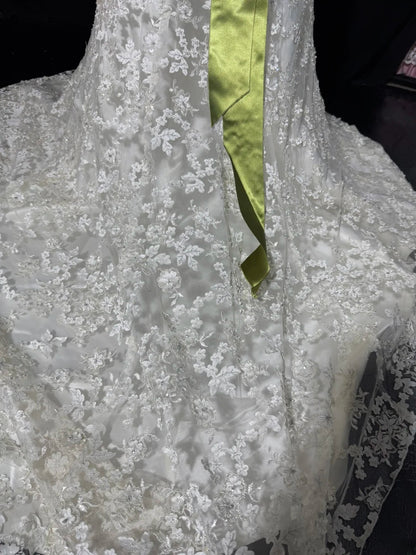 Zeitloses, ärmelloses, trägerloses Meerjungfrauen-Brautkleid aus weißer Spitze im Vintage-Stil der 1920er Jahre mit taillierter Passform AS027