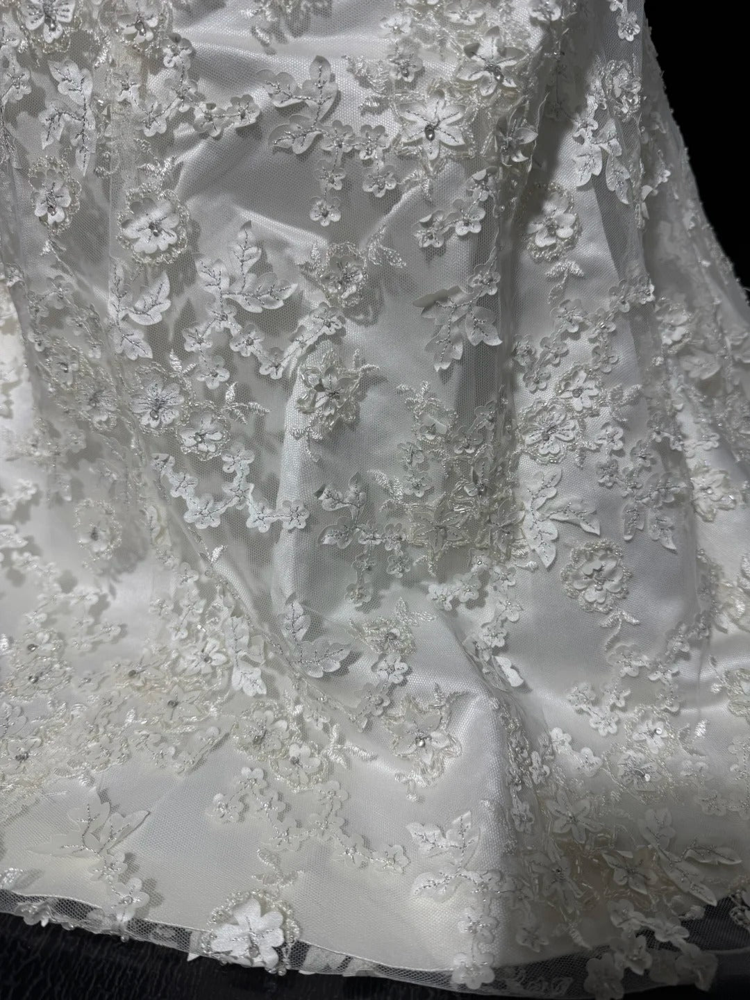 Zeitloses, ärmelloses, trägerloses Meerjungfrauen-Brautkleid aus weißer Spitze im Vintage-Stil der 1920er Jahre mit taillierter Passform AS027