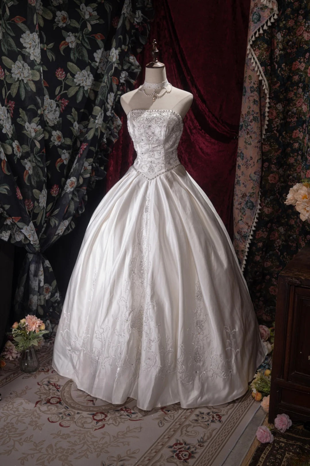 Vintage 80s Ball Gown Strapless Satin White With Appliqued Beading Brides Gown Bridal Dress Wedding Dresses RB8053