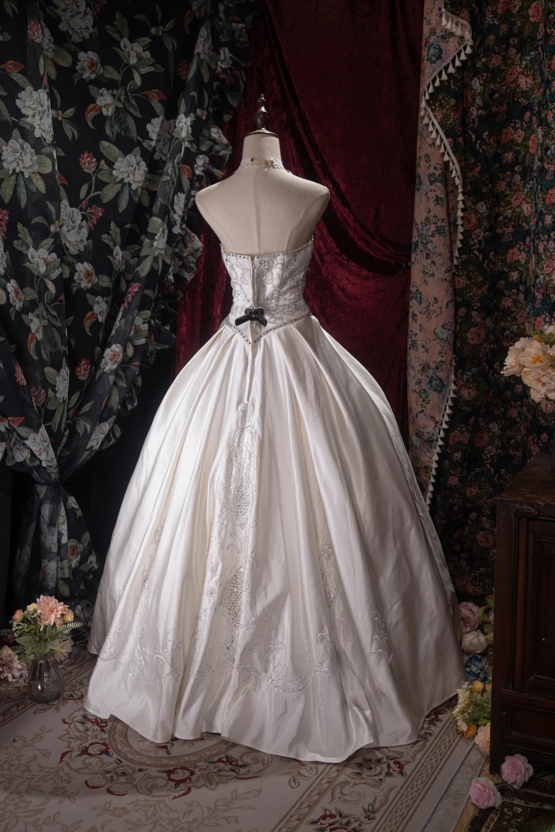 Vintage 80s Ball Gown Strapless Satin White With Appliqued Beading Brides Gown Bridal Dress Wedding Dresses RB8053