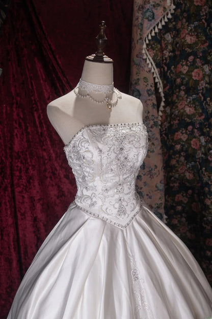 Vintage 80s Ball Gown Strapless Satin White With Appliqued Beading Brides Gown Bridal Dress Wedding Dresses RB8053