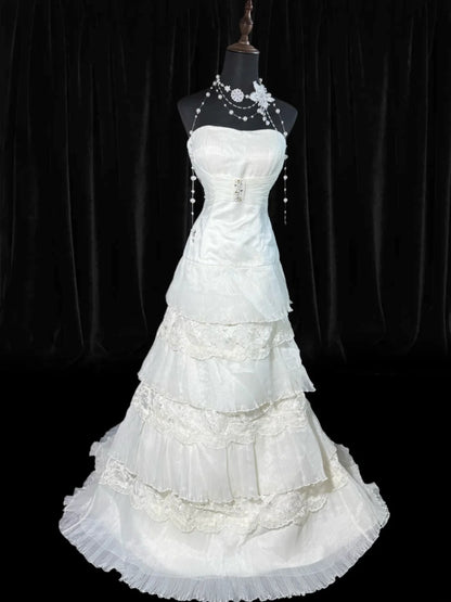 Zeitloses, ärmelloses, trägerloses, langes Vintage-Brautkleid im Stil der 1920er Jahre mit A-Linien-Rock, weißer Spitze und Stufenrock, AS028