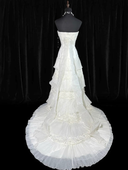 Zeitloses, ärmelloses, trägerloses, langes Vintage-Brautkleid im Stil der 1920er Jahre mit A-Linien-Rock, weißer Spitze und Stufenrock, AS028
