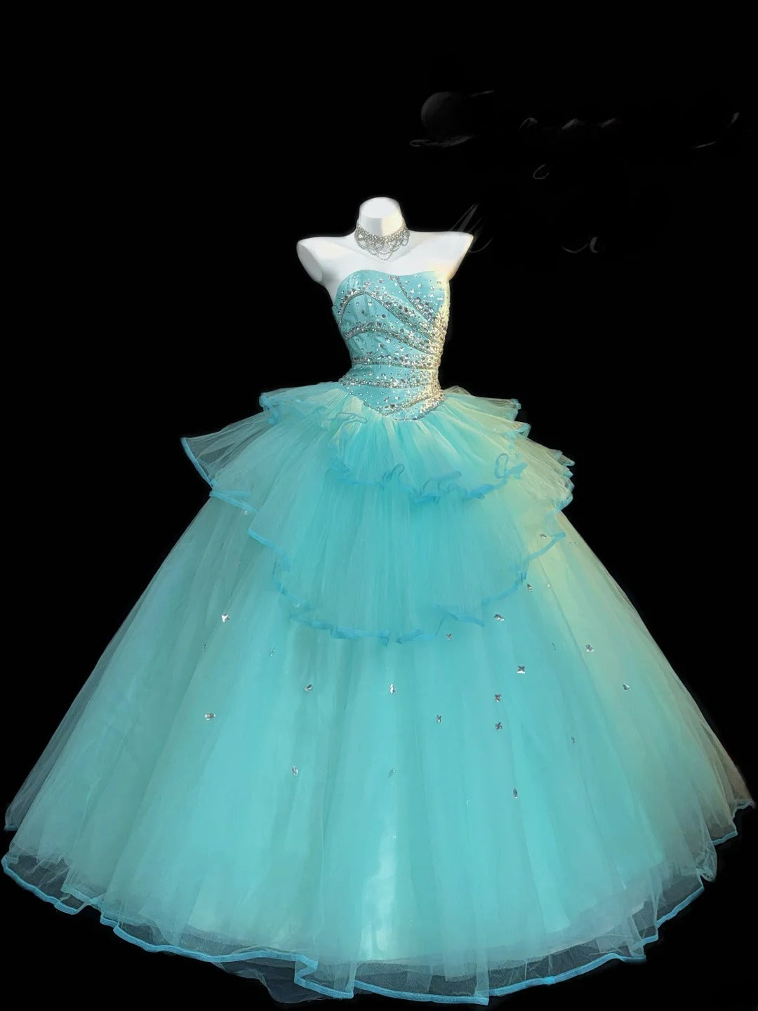 Niedliches Ballkleid, trägerlos, blau, Tüll mit silberner Perlenstickerei, langes Quinceanera-Kleid, vestido de 15 de cenicienta RB3371