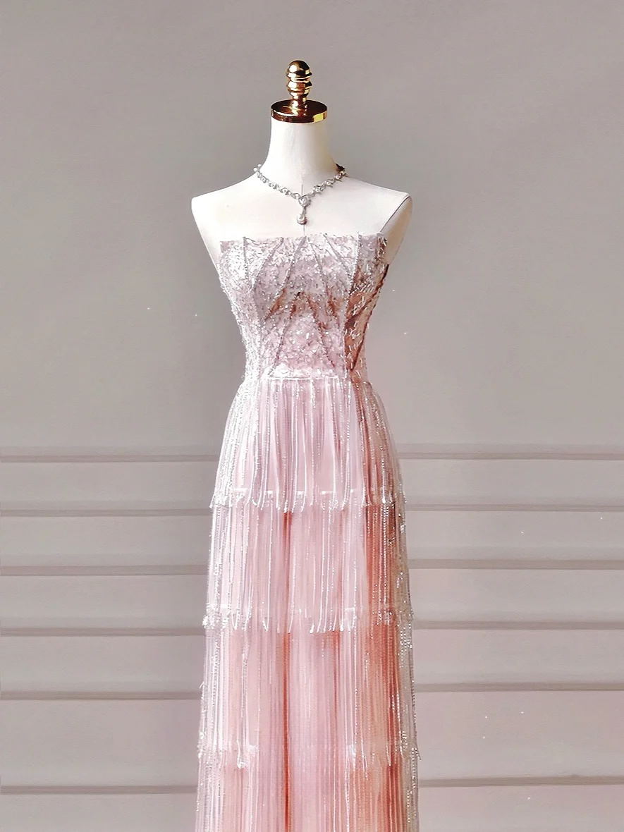 Elegantes, ästhetisches A-Linien-Abendkleid in Rosa mit plissierten Perlen – Inspiration für ein beeindruckendes, langes, formelles Partykleid für Teenager und Gymnasien (AQ029)