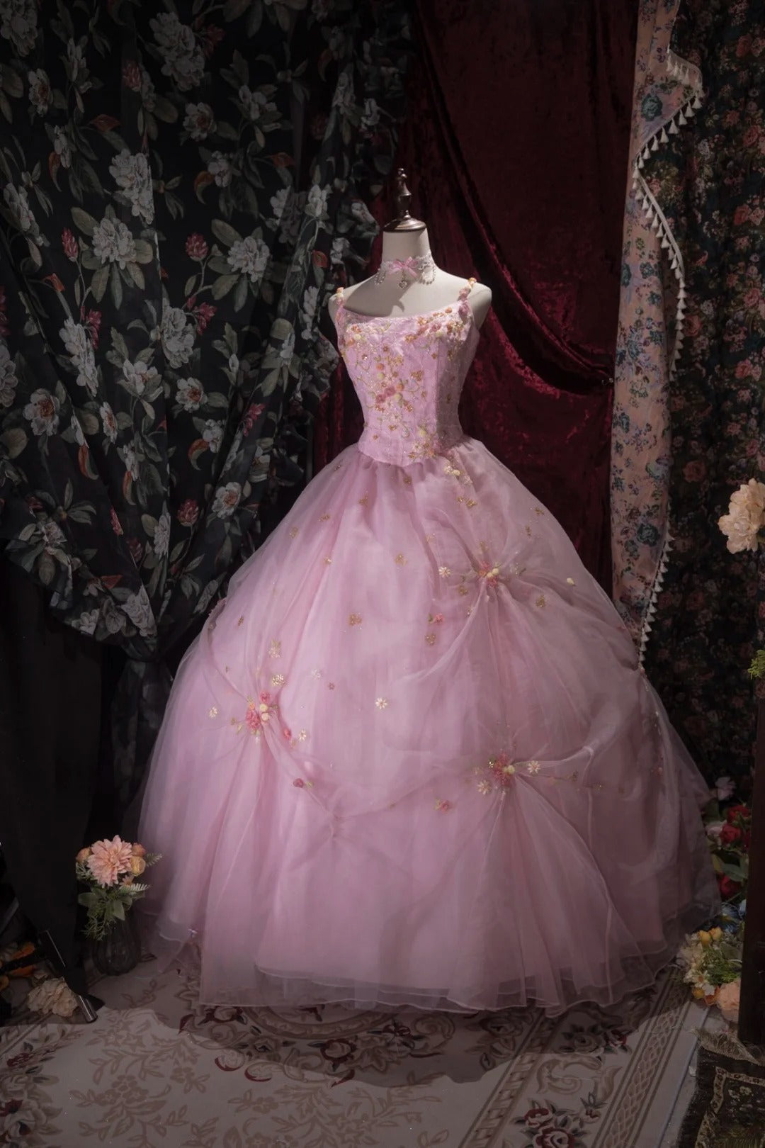 Sweet Ball Gown Spaghetti Straps Pink Tulle With Gold Beading Long Quince Dress Quinceanera Dresses Formal Birthday Outfits RB8055