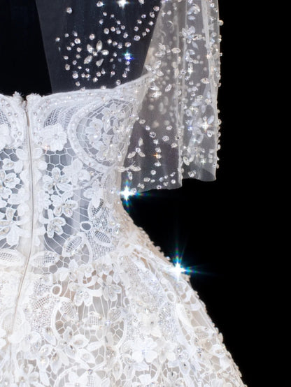 Elegantes, schlichtes Brautkleid mit Herzausschnitt, Ärmeln und Cape, weiß, auch in kleinen/großen Größen erhältlich, SA030
