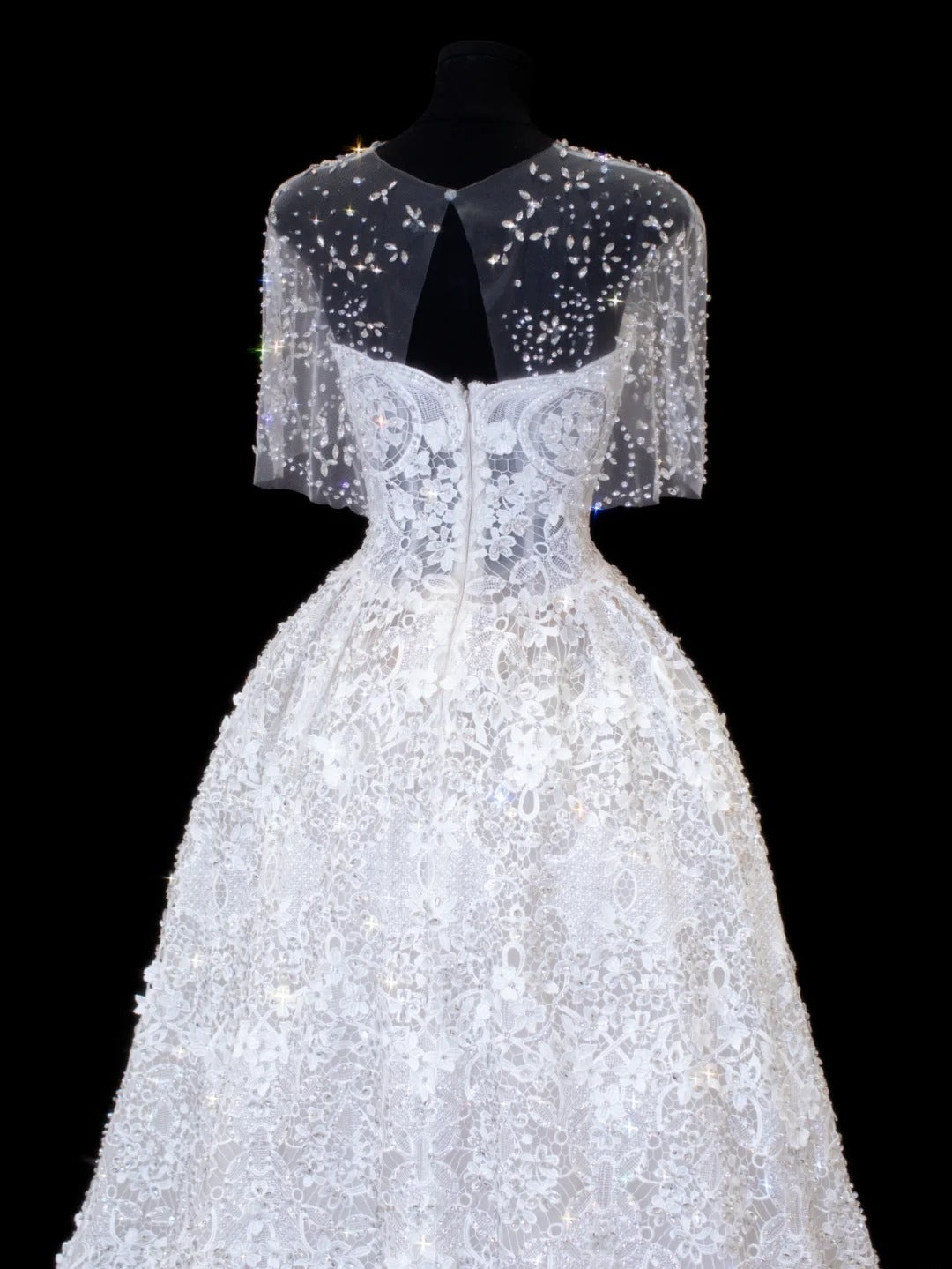 Elegantes, schlichtes Brautkleid mit Herzausschnitt, Ärmeln und Cape, weiß, auch in kleinen/großen Größen erhältlich, SA030