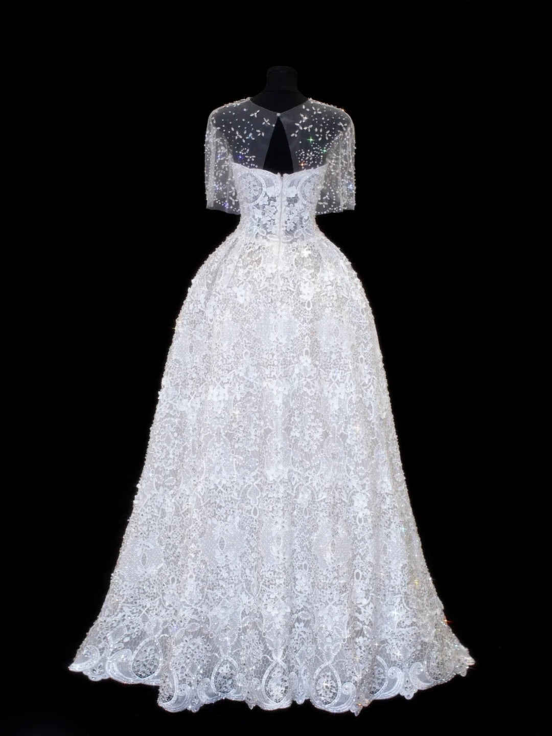 Elegantes, schlichtes Brautkleid mit Herzausschnitt, Ärmeln und Cape, weiß, auch in kleinen/großen Größen erhältlich, SA030