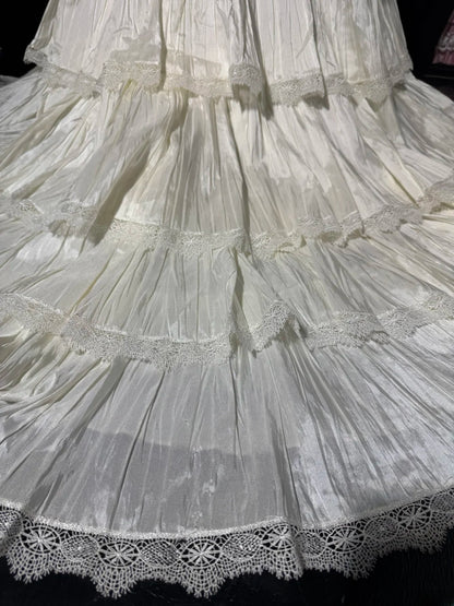Robe de mariée vintage intemporelle pour femme, coupe trapèze, sans bretelles, en dentelle blanche à volants et satin, style années 1920, AS031