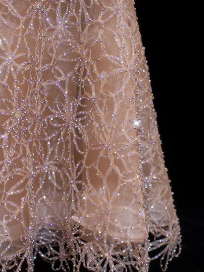 Elegantes, trägerloses Ballkleid in zartem Rosa mit Pailletten – ein stilvolles, langes Abendkleid für festliche Anlässe (SA032).