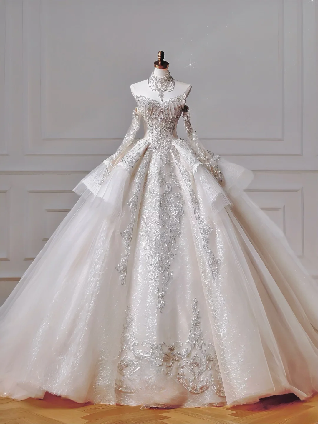 Romantisches langes Brautkleid im Ballkleid-Stil mit Herzausschnitt, aus Tüll und Spitze, plissiert, mit langen Ärmeln, Modell AQ032