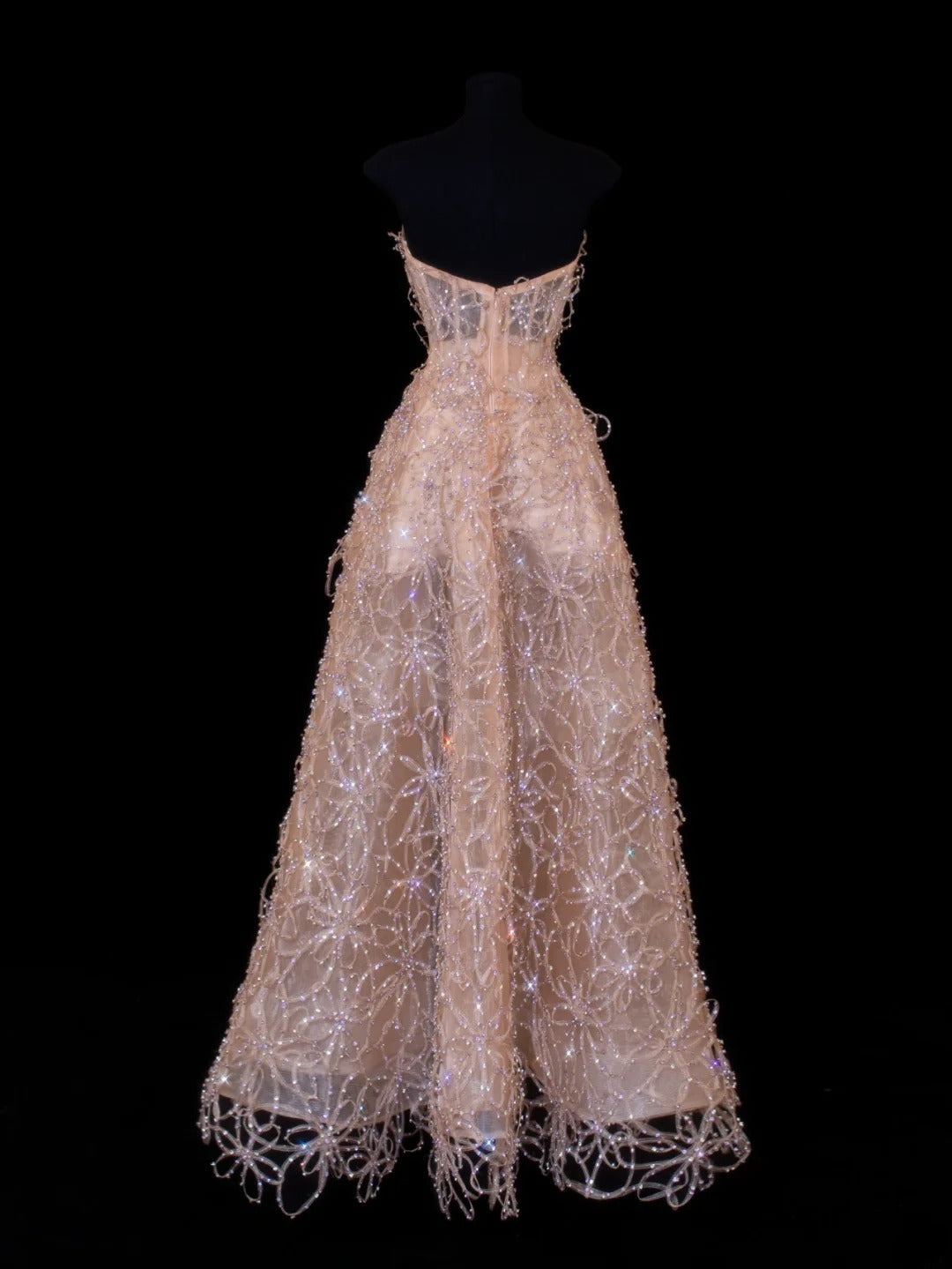 Elegantes, trägerloses Ballkleid in zartem Rosa mit Pailletten – ein stilvolles, langes Abendkleid für festliche Anlässe (SA032).