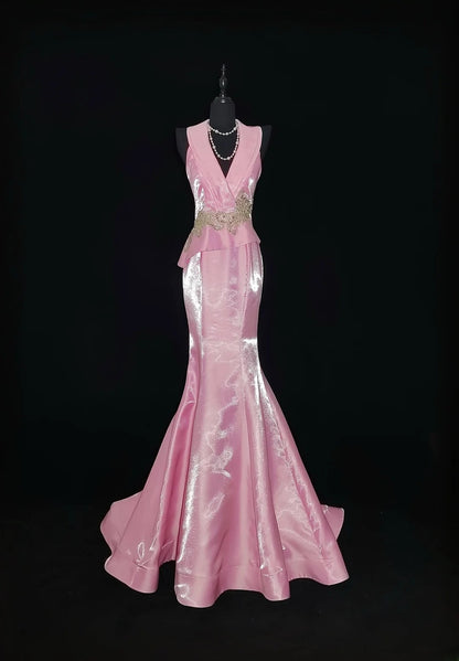 Robe de bal longue sans manches rose à col en V et dentelle dorée, style sirène vintage années 1950, idéale pour les soirées de fin d'études secondaires (AS033)