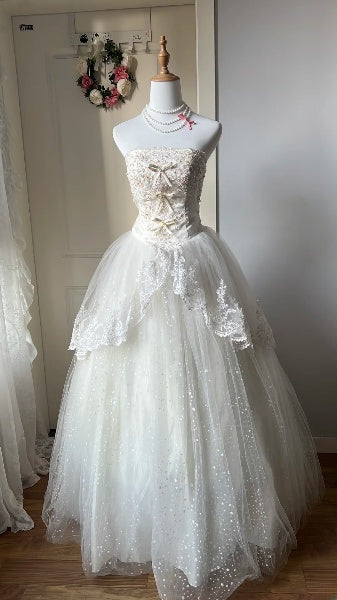 Langes trägerloses Sweet-16-Kleid in Weiß mit Spitzenapplikationen, Ballkleid, Geburtstagskleid für den 16. Geburtstag RC0403