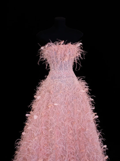 Robe de bal sobre et élégante, bustier en tulle rose orné de plumes, style raffiné, robe de soirée longue et sophistiquée SA033
