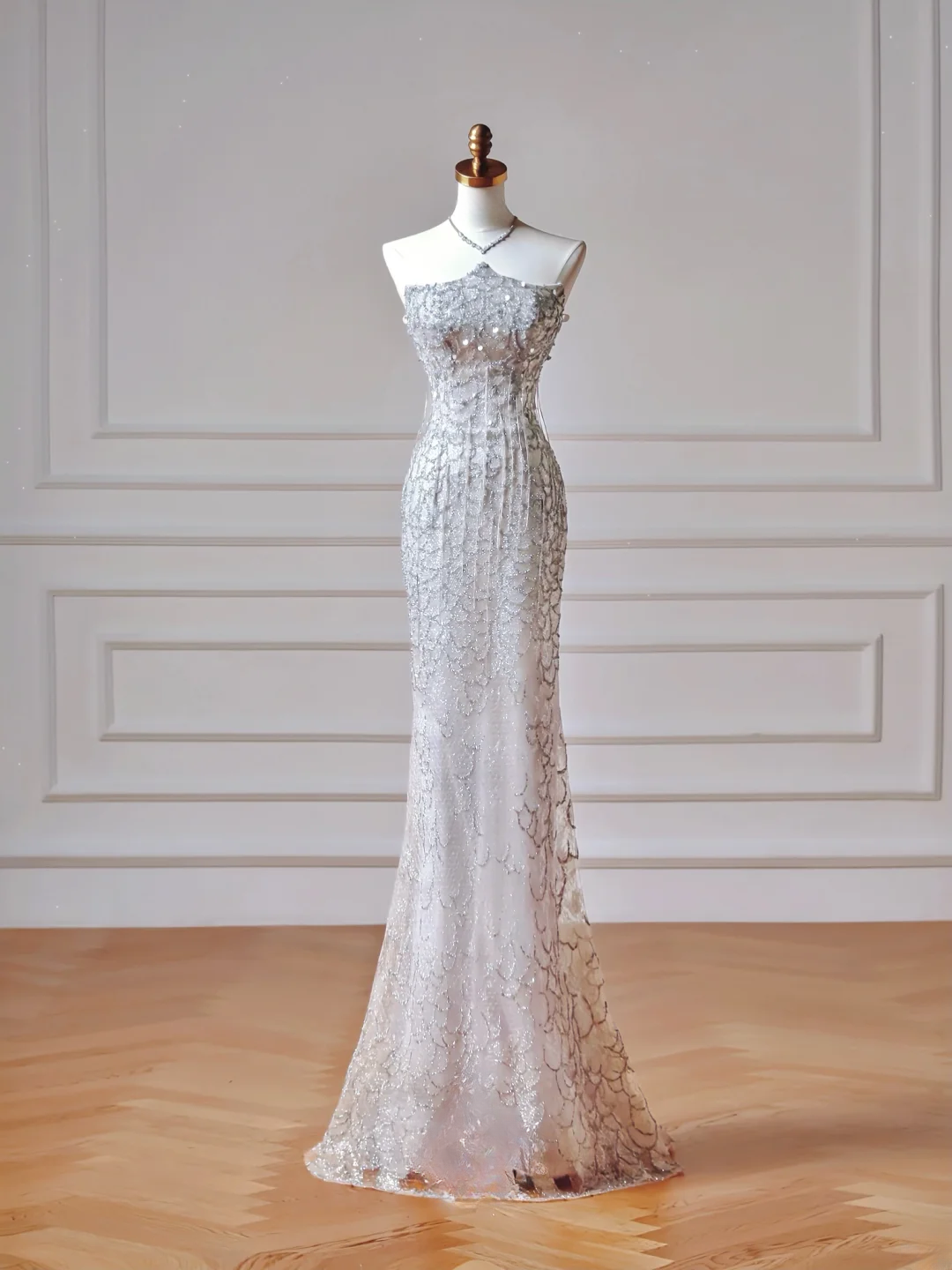 Funkelnde, ästhetische Meerjungfrauen-Abendkleider, trägerlos, blau mit plissierten Quasten, Inspiration, beeindruckendes langes Party- und Abendkleid für Teenager und Gymnasien AQ033