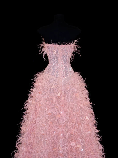 Robe de bal sobre et élégante, bustier en tulle rose orné de plumes, style raffiné, robe de soirée longue et sophistiquée SA033