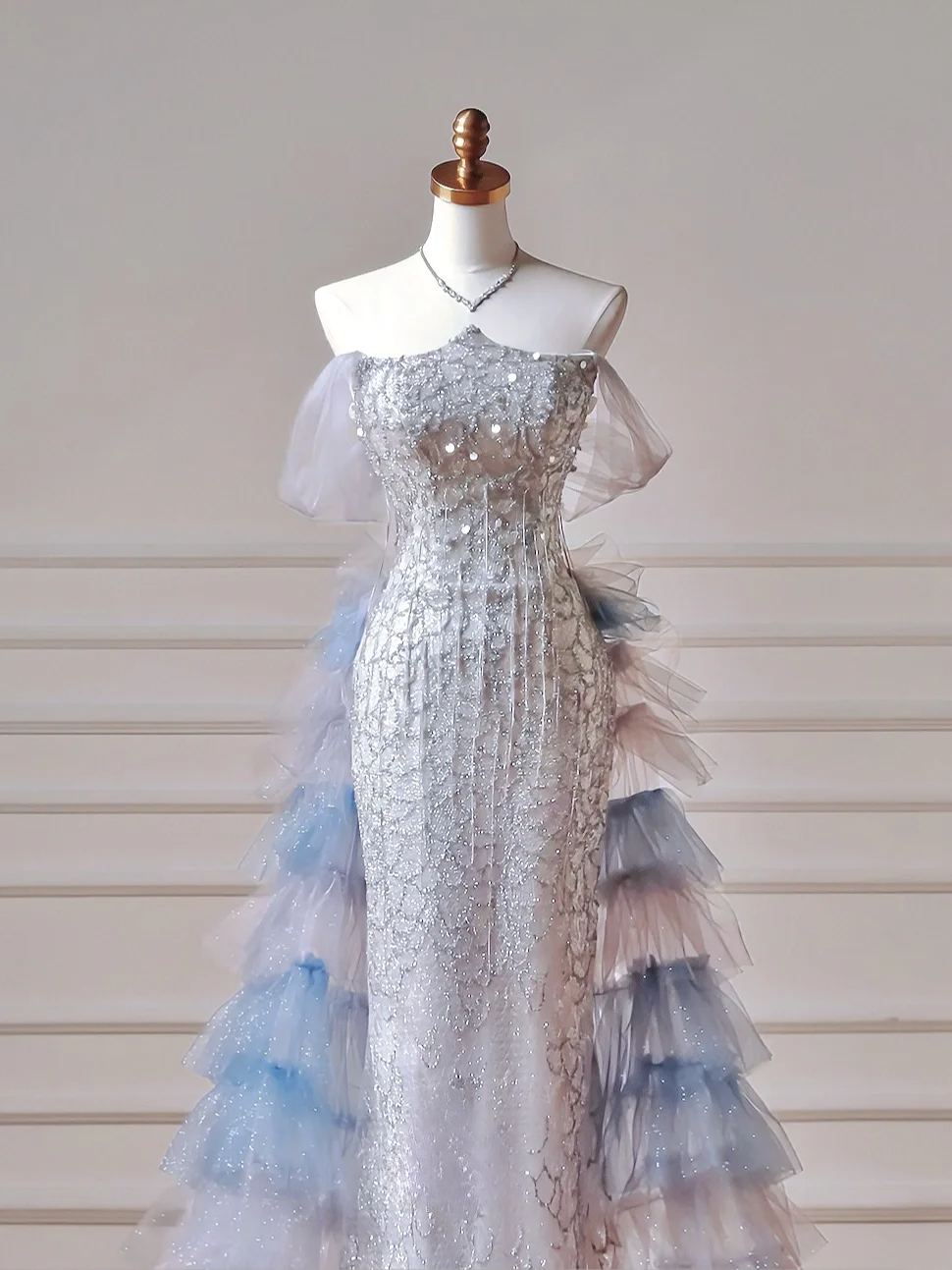 Funkelnde, ästhetische Meerjungfrauen-Abendkleider, trägerlos, blau mit plissierten Quasten, Inspiration, beeindruckendes langes Party- und Abendkleid für Teenager und Gymnasien AQ033