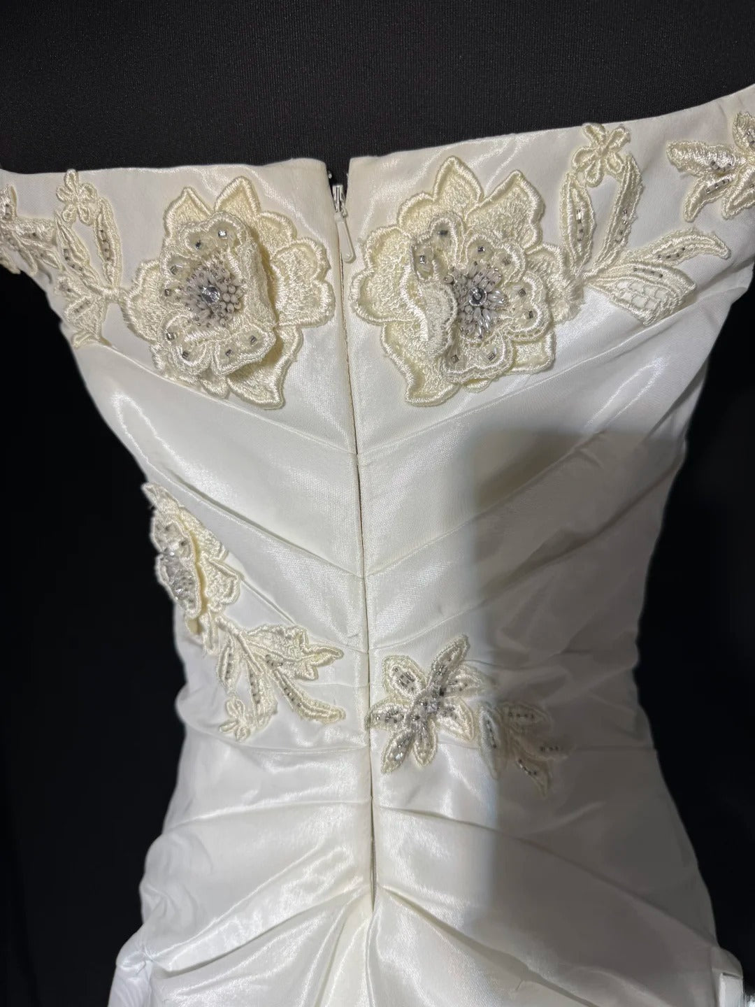 Einfaches Meerjungfrauen-Brautkleid im Vintage-Stil der 1920er Jahre mit schulterfreiem Ausschnitt, kurzen Ärmeln, weißer, gestufter Spitze, AS033
