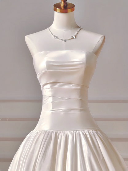 Robe de mariée simple, robe de bal bustier en satin, taille basse, plissée, style robe de mariée longue cintrée pour les mariées AQ034