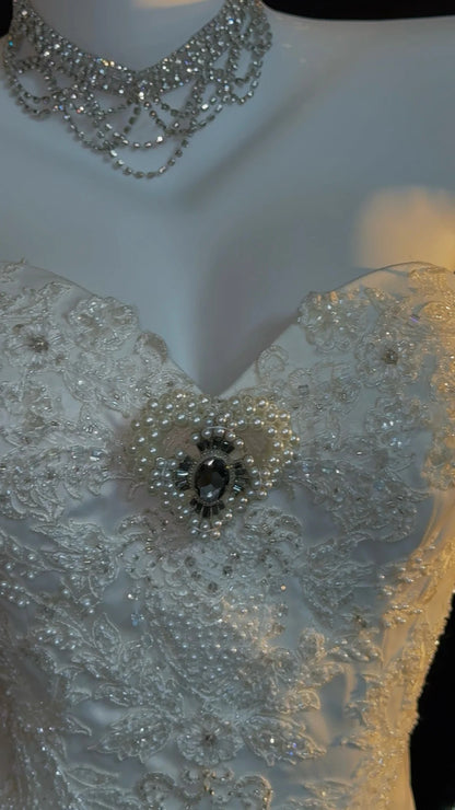 Robes de mariée longues en dentelle blanche sans manches col cœur sirène vintage RB3441