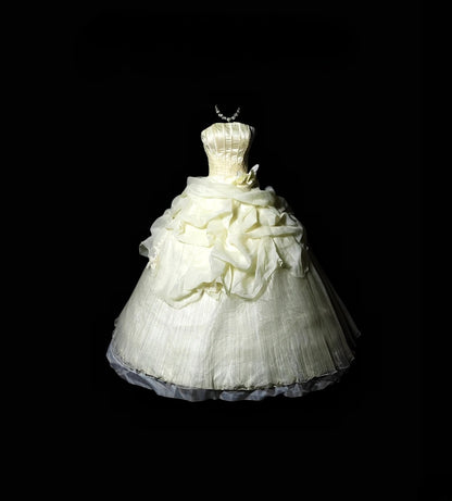 Charming Ball Gown Strapless Ivory Organza Quinceanera Dresses With Tiered For Sweet 15 Anos Celebration Birthday Formal Gown RB8818