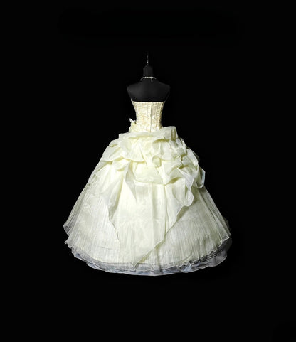 Charming Ball Gown Strapless Ivory Organza Quinceanera Dresses With Tiered For Sweet 15 Anos Celebration Birthday Formal Gown RB8818