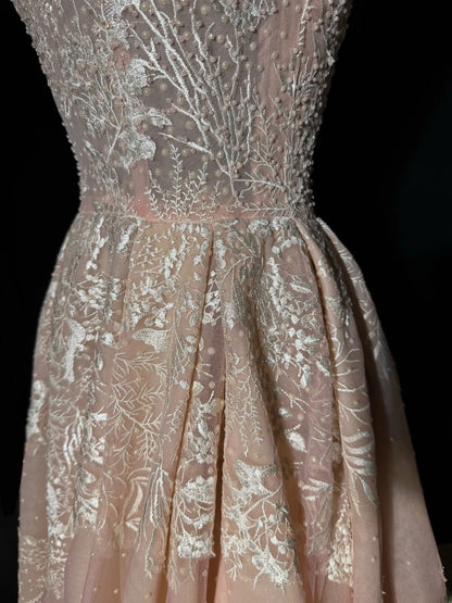Robe de mariée victorienne vintage des années 1920, coupe trapèze, col carré, tulle rose orné d'appliqués de dentelle (AS037)
