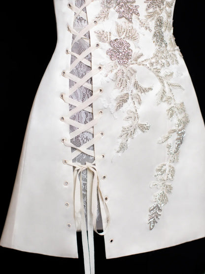 Robe de soirée courte blanche coupe trapèze, idéale pour un 16e anniversaire, un bal de promo ou un cocktail (SA038)