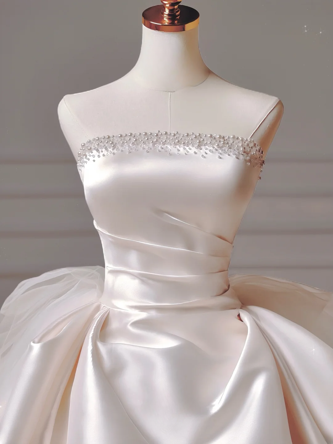 Prinzessinnen-Brautkleid, langes Ballkleid, trägerlos, Satin, mit Perlen und Schleppe, Brautkleider AQ039