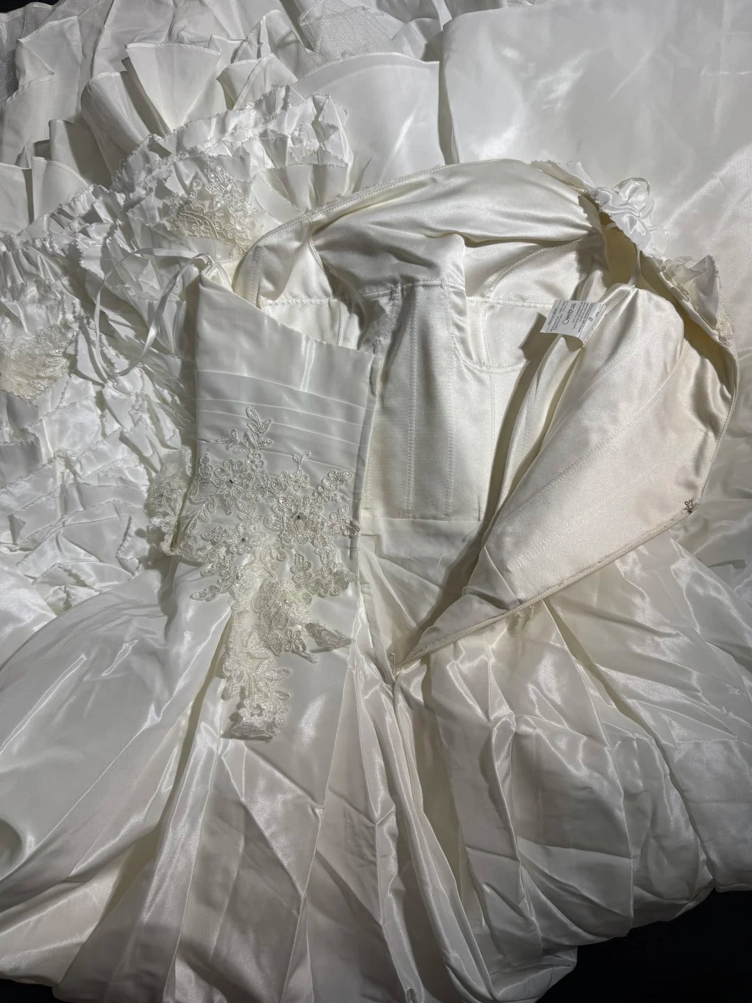 Damen-Ballkleid, schulterfrei, weiß, mit gestuftem Satin-Spitzenrock, lang, figurbetont, im Vintage-Stil der 70er Jahre, AS039