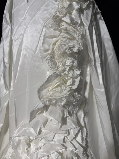 Damen-Ballkleid, schulterfrei, weiß, mit gestuftem Satin-Spitzenrock, lang, figurbetont, im Vintage-Stil der 70er Jahre, AS039