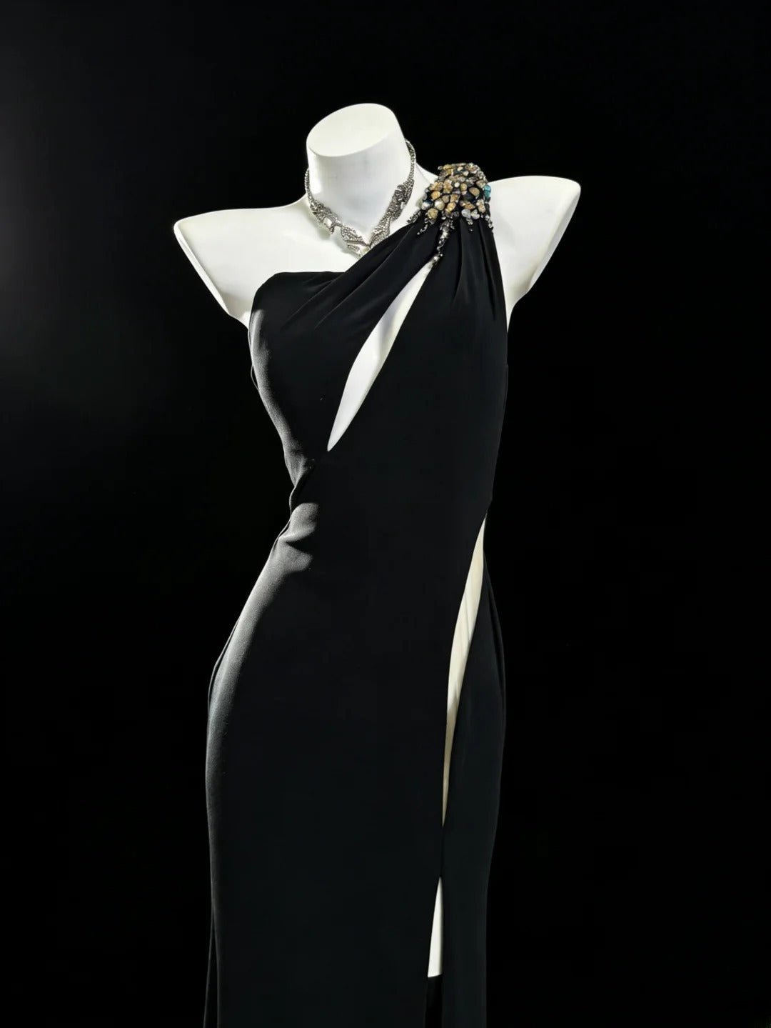 Robe fourreau noire asymétrique sans manches avec fente, longue, idéale pour un bal de promo, une sortie au lycée ou un 21e anniversaire (AS040)