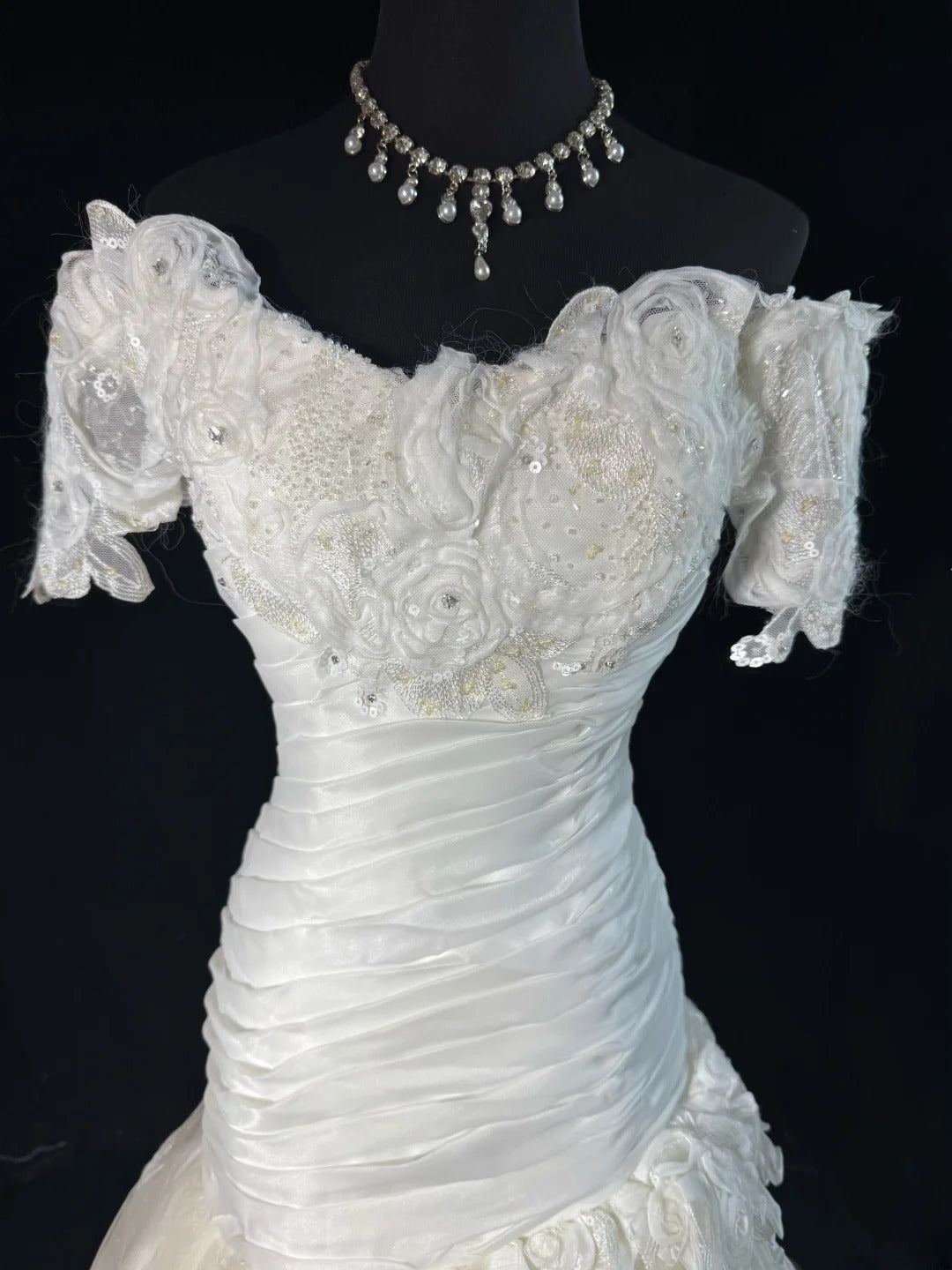 Boho-Meerjungfrauenkleid mit schulterfreiem Ausschnitt, kurzen Ärmeln, weißer, gestufter Spitze, langem Vintage-Schnitt, tailliert, im Stil der 1920er Jahre, AS041