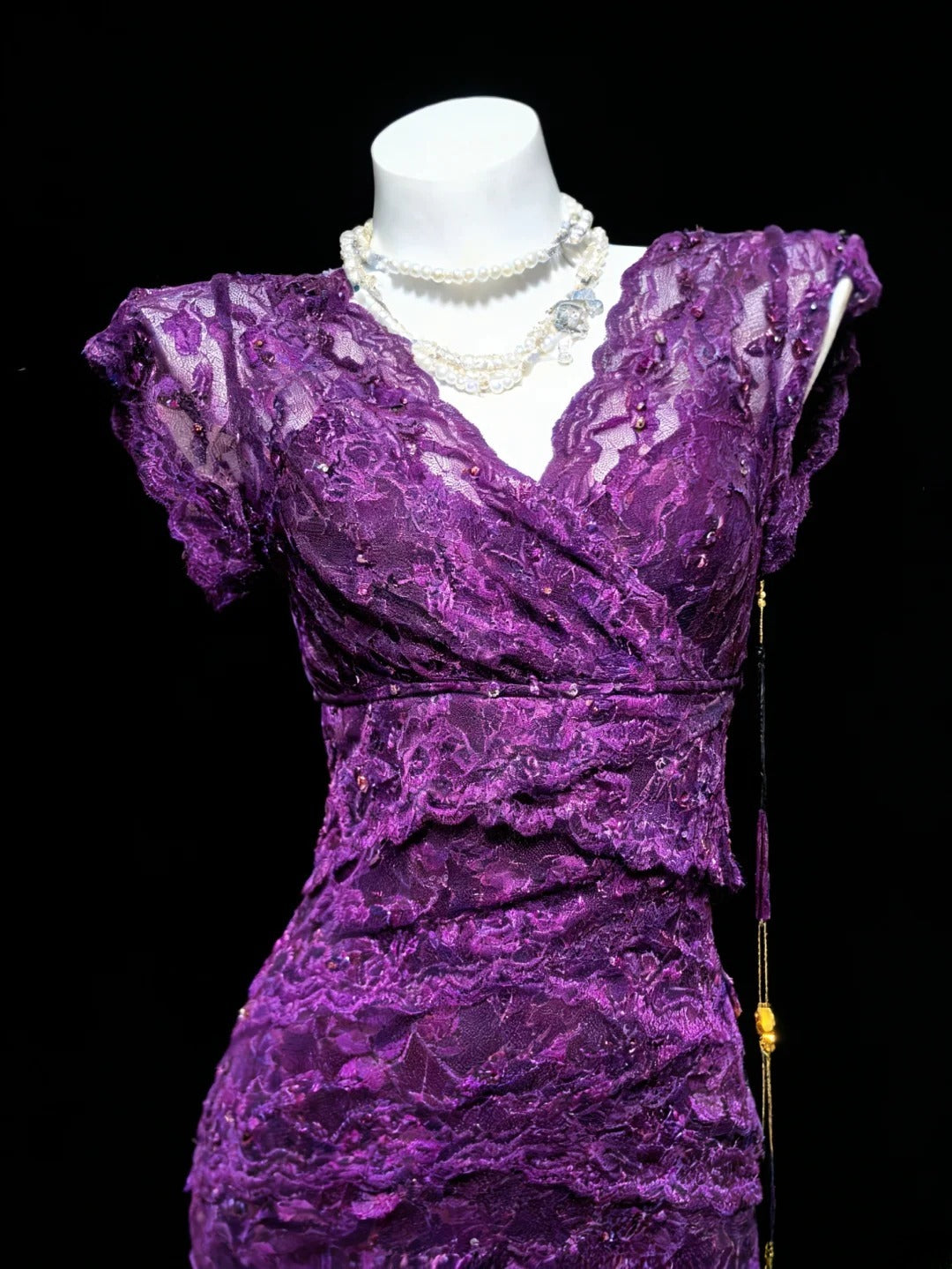 Robe fourreau sexy sans manches à col en V et dentelle raisin pour femme, idéale pour le bal de fin d'année, les soirées lycéennes ou les 21 ans (AS042)