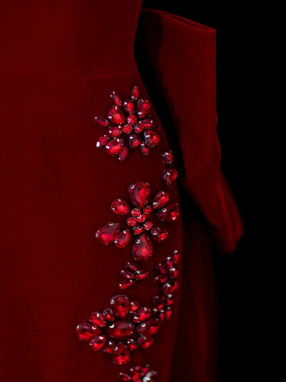 Robe de bal longue sirène classique des années 1950, épaules dénudées, en velours bordeaux orné de perles et d'un nœud papillon - SA043