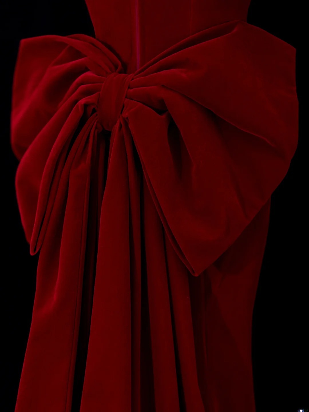 Robe de bal longue sirène classique des années 1950, épaules dénudées, en velours bordeaux orné de perles et d'un nœud papillon - SA043