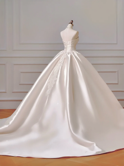 Prinzessinnen-Brautkleid, langes, ärmelloses Ballkleid aus Satin mit Spitzenapplikationen und Schleppe, Modell AQ045