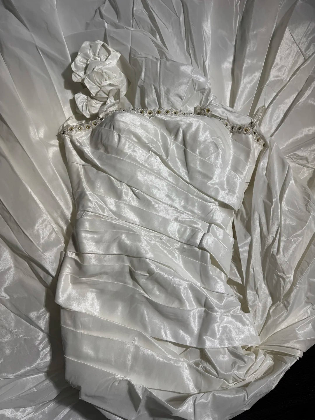 Robe de mariée sirène bohème sans manches en dentelle blanche plissée satin long vintage années 70 AS045
