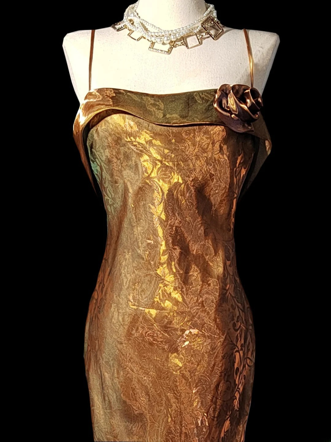 Robe de bal longue sans manches à bretelles spaghetti style sirène rétro années 60, ornée de fleurs, idéale pour les fêtes de fin d'année scolaire (AS046)
