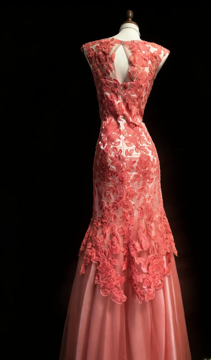 Robe de bal longue sirène sexy sans manches en tulle corail à col bateau, idéale pour les jeunes filles en terminale ou pour un 21e anniversaire (AS046)