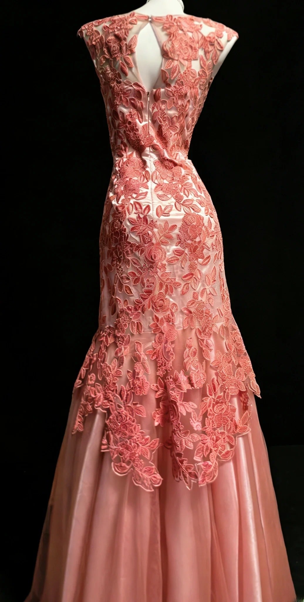 Robe de bal longue sirène sexy sans manches en tulle corail à col bateau, idéale pour les jeunes filles en terminale ou pour un 21e anniversaire (AS046)