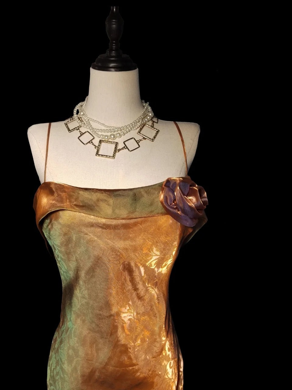 Robe de bal longue sans manches à bretelles spaghetti style sirène rétro années 60, ornée de fleurs, idéale pour les fêtes de fin d'année scolaire (AS046)