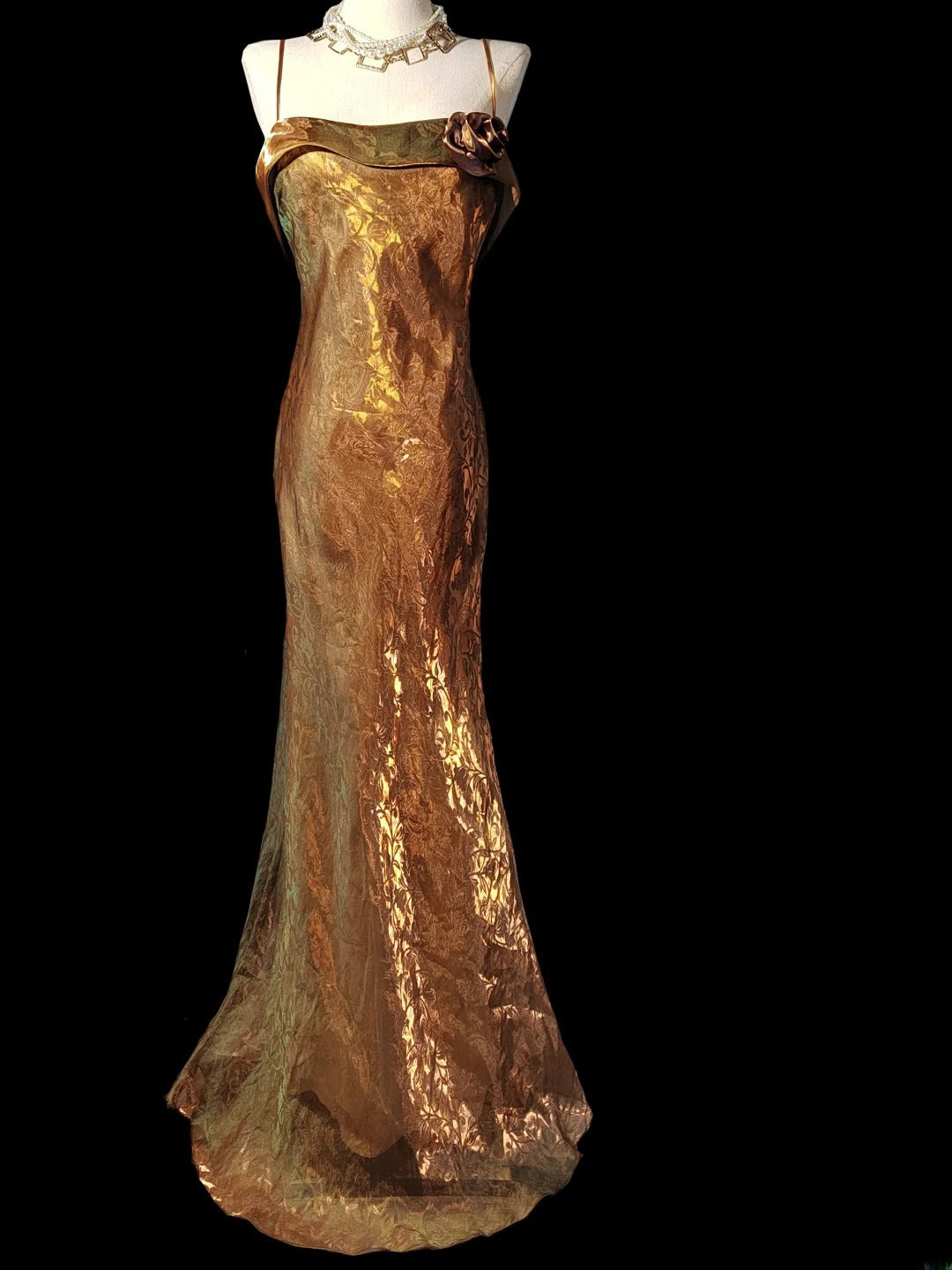 Robe de bal longue sans manches à bretelles spaghetti style sirène rétro années 60, ornée de fleurs, idéale pour les fêtes de fin d'année scolaire (AS046)