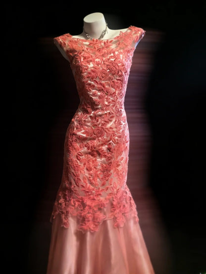 Robe de bal longue sirène sexy sans manches en tulle corail à col bateau, idéale pour les jeunes filles en terminale ou pour un 21e anniversaire (AS046)