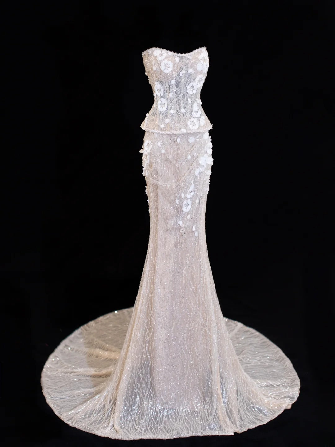 Romantisches Brautkleid im Meerjungfrauenstil mit Herzausschnitt, Spitze und Pailletten, weiß, auch in kleinen/großen Größen erhältlich, SA047