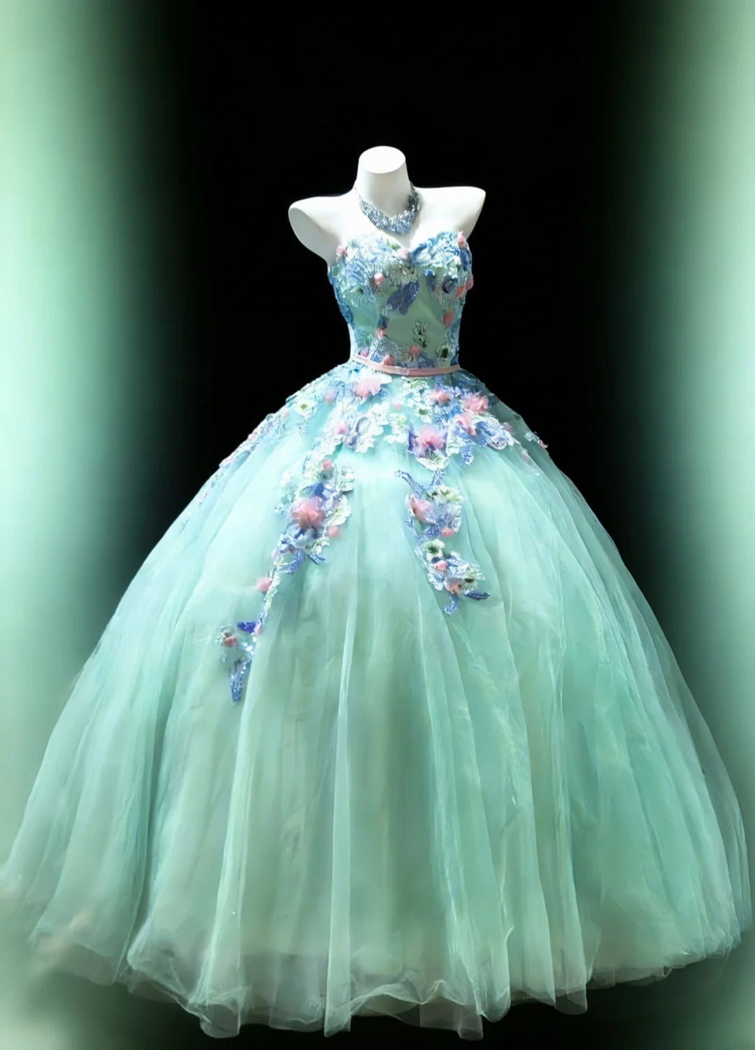 Robe de bal bleue sans manches à décolleté cœur et tulle appliqué, longue, idéale pour une quinceañera ou un anniversaire de 15 ou 16 ans (AS048).